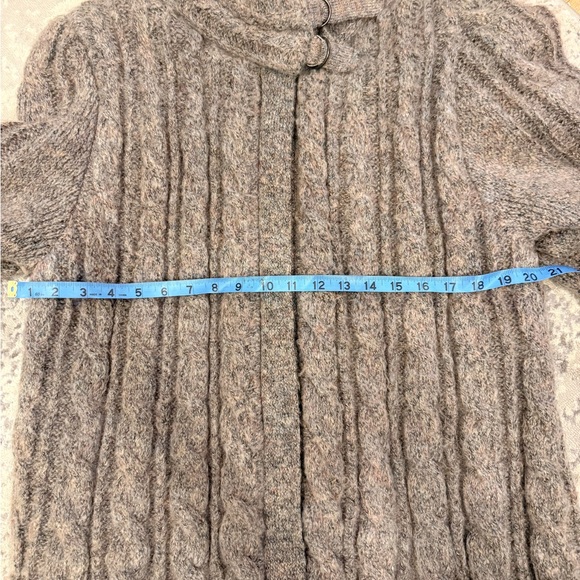 Ultra Chunky Cable knit Cardigan - Picture 10 of 12